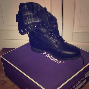 BRAND NEW combat boots